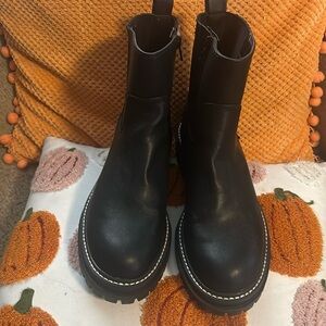 8 1/2 combat boot. Black. Knock off doc martins.